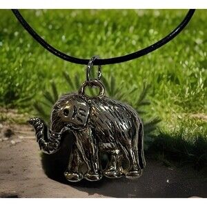 VTG Silver Tone 3D Elephant Pendant Necklace 18in Faux Leather Animal Lovers